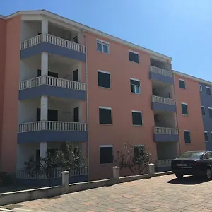 https://apartman-ma-la.hotels-in-trogir.com