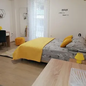 Kalelarga 4 Apartment