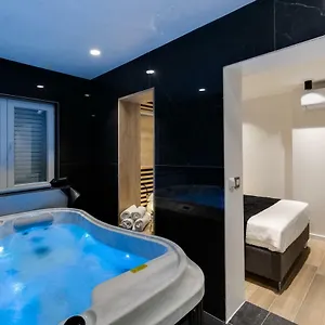 Downtown Marcius Luxury With Jacuzzi & Sauna Apartment